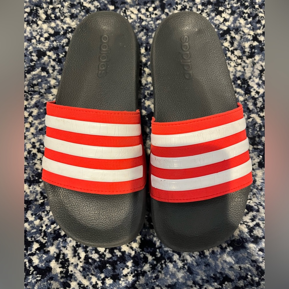 EUC Boys Adidas Slides Sz.4 red/blue/white/black